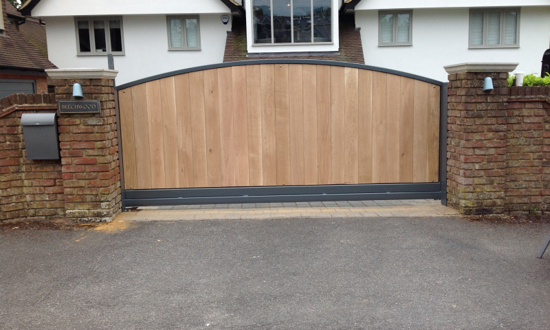 An automated wooden gate