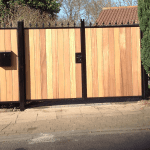 A metal cladded gate